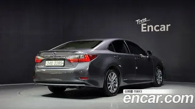 Lexus ES300h 2018 — Фото 2/20