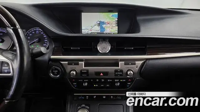 Lexus ES300h 2018 — Фото 14/20