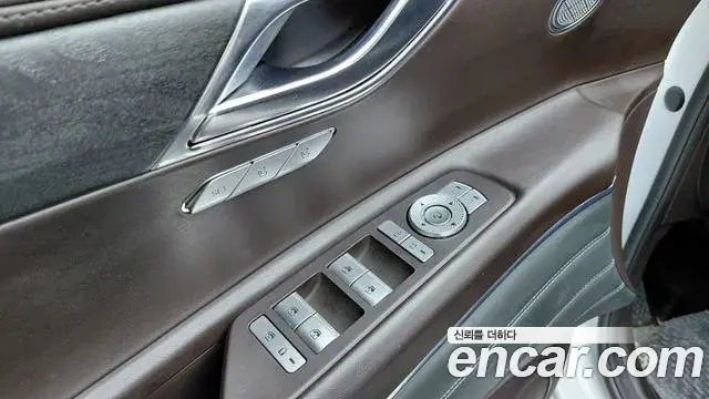 Genesis GV80 2021 — ფოტო 31/32