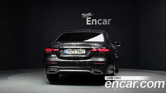 Mercedes-Benz E-Class 2022 — Фото 4/20