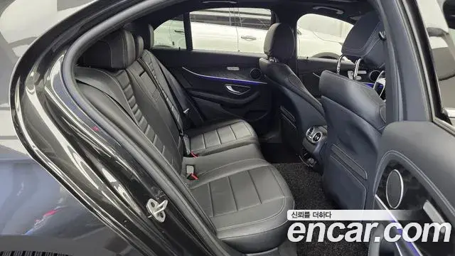Mercedes-Benz E-Class 2022 — Фото 12/20