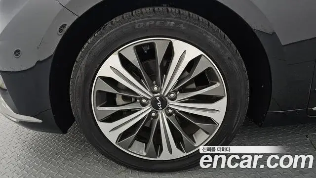 Kia K8 2022 — Photo 12/35