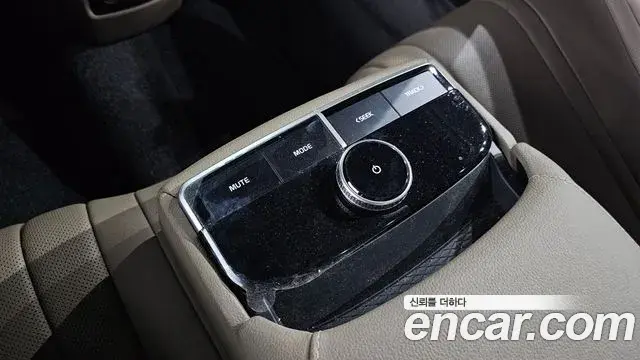 Kia K8 2022 — Photo 8/35