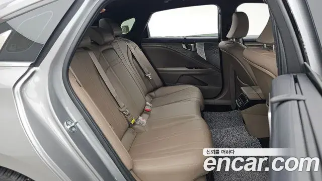 Kia K8 2023 — Şəkil 10/20