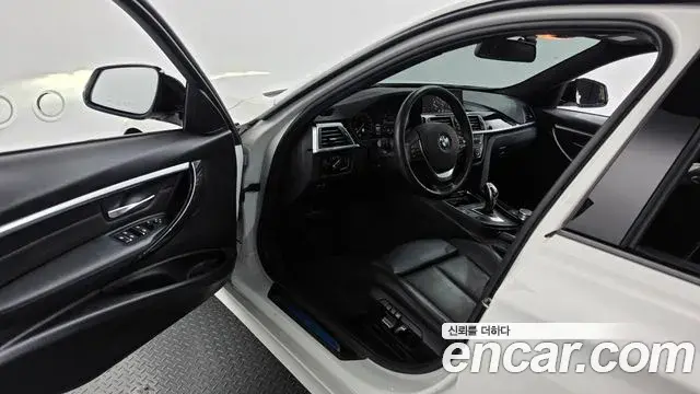 BMW 3 Series 2018 — Фото 10/20