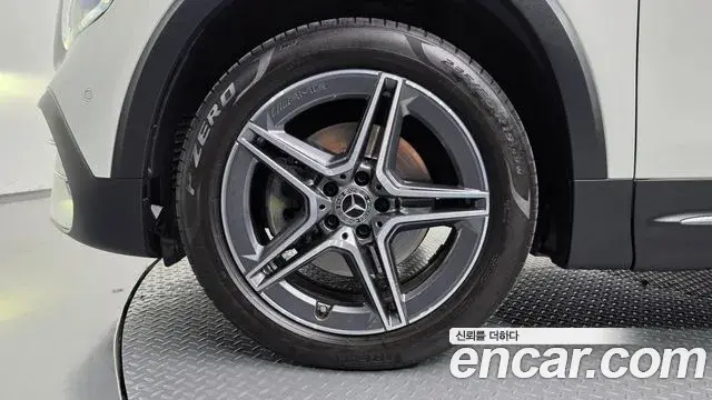 Mercedes-Benz GLB-Class 2021 — Фото 4/20