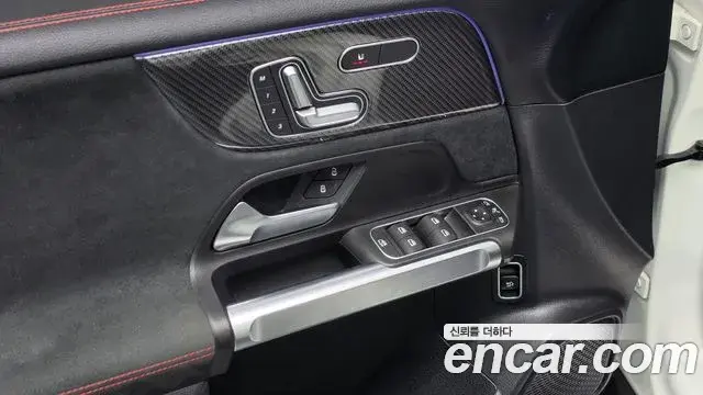 Mercedes-Benz GLB-Class 2021 — Фото 18/20