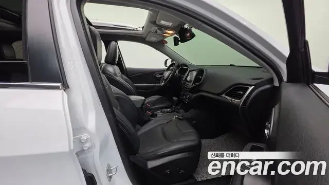 Jeep Cherokee 2019 — Photo 10/20