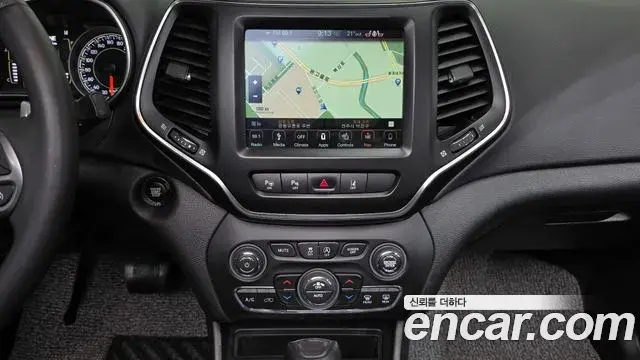 Jeep Cherokee 2019 — Photo 14/20