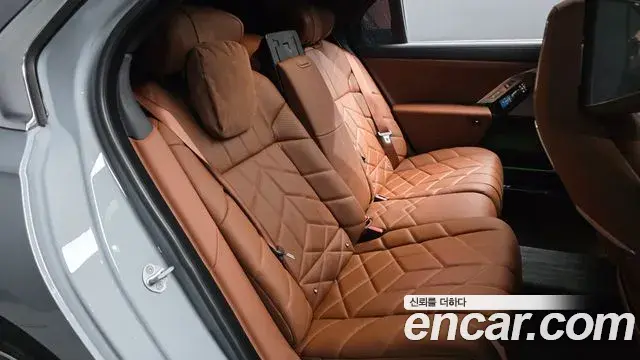 BMW 7 Series 2025 — Фото 11/20
