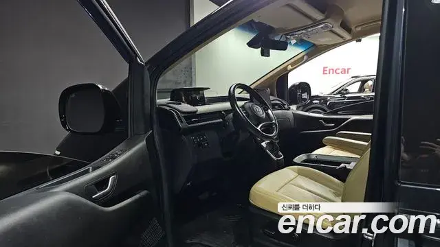 Hyundai Staria 2022 — Фото 8/20