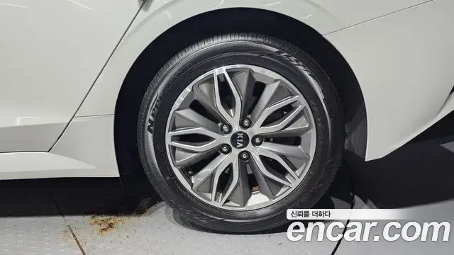 Kia K5 2021 — Photo 2/31
