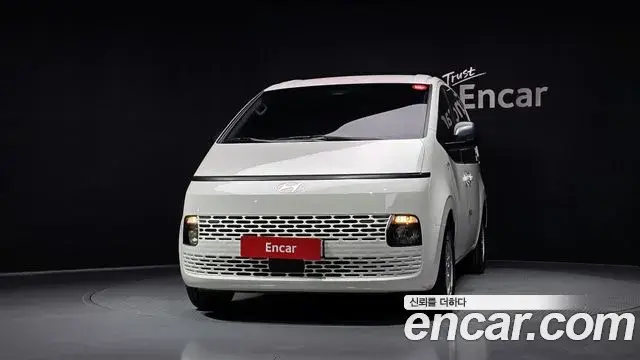 Hyundai Staria 2025 — Фото 2/20
