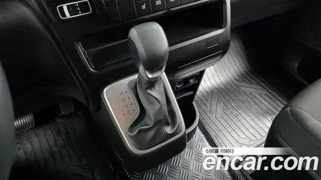 Hyundai Staria 2025 — Фото 8/20