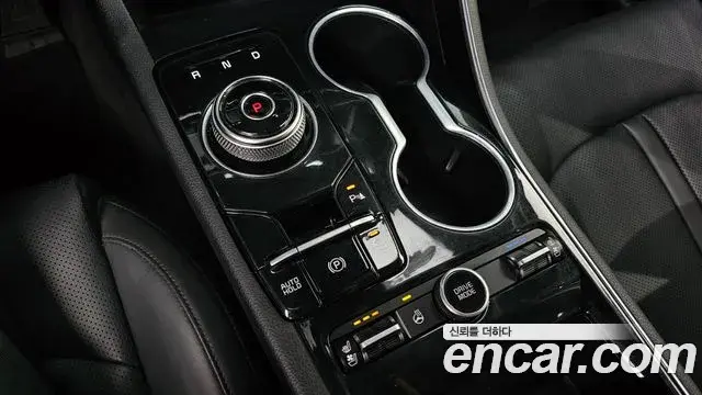 Kia K5 2020 — ფოტო 14/20