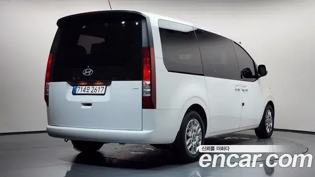 Hyundai Staria 2024 — Фото 2/20