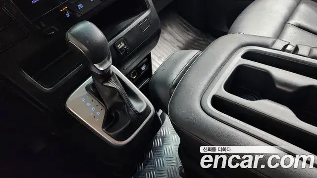 Hyundai Staria 2024 — Фото 9/20