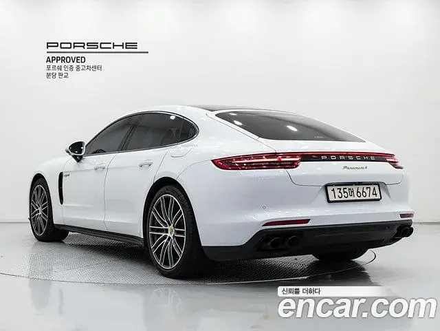 Porsche Panamera 2019 — Фото 1/19
