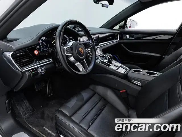 Porsche Panamera 2019 — Фото 18/19