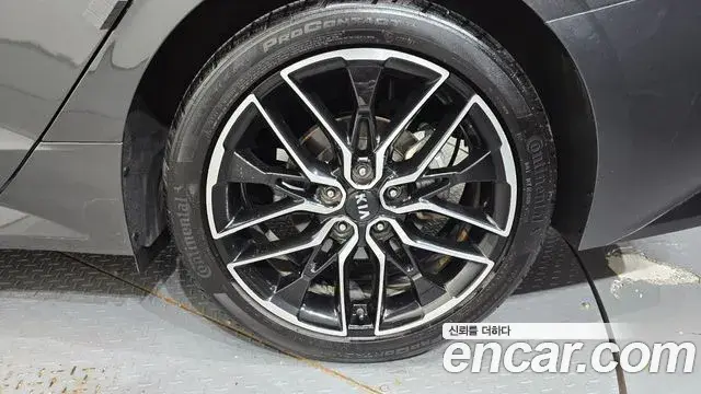 Kia K5 2020 — Şəkil 19/32