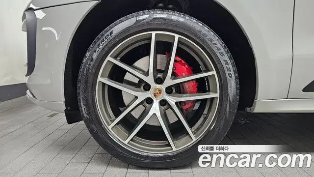 Porsche Macan 2022 — Şəkil 24/32