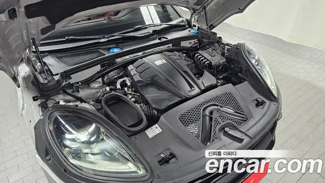 Porsche Macan 2022 — Şəkil 19/32