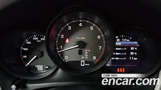 Porsche Macan 2022 — Şəkil 29/32