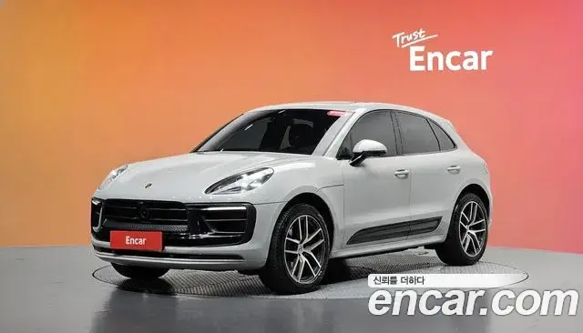 Porsche Macan 2022 — Şəkil 21/32