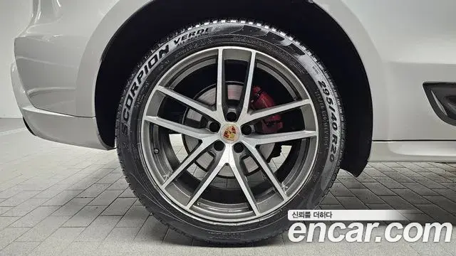Porsche Macan 2022 — Şəkil 4/32