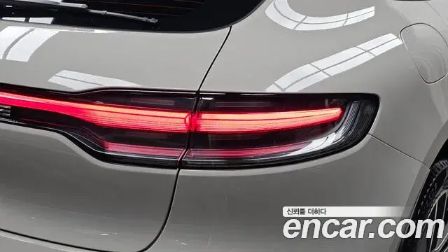Porsche Macan 2022 — Şəkil 18/32