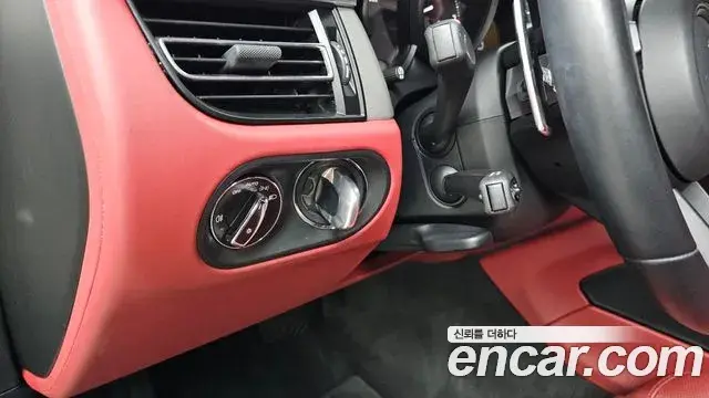 Porsche Macan 2022 — Şəkil 30/32