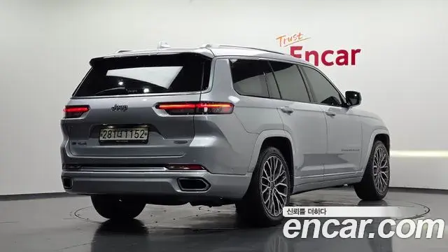Jeep Grand Cherokee 2021 — Фото 2/20