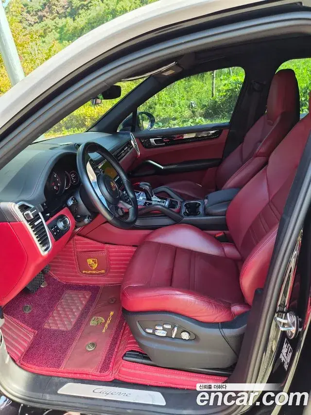 Porsche Cayenne 2020 — Фото 16/19