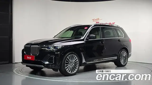 BMW X7 2021 — Фото 1/20