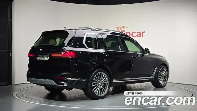 BMW X7 2021 — Фото 2/20