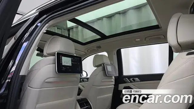 BMW X7 2021 — Фото 16/20