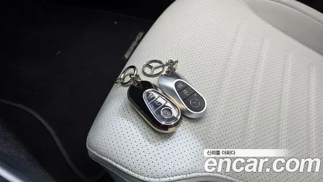 Mercedes-Benz C-Class 2025 — Фото 15/20