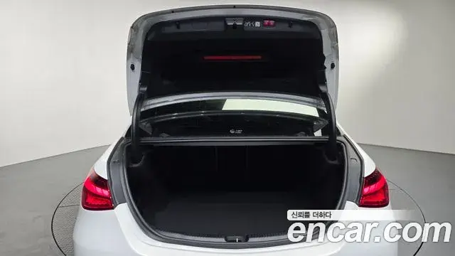 Mercedes-Benz C-Class 2025 — Фото 19/20