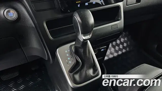 Hyundai Staria 2024 — Фото 9/20