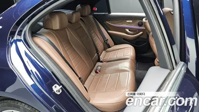 Mercedes-Benz E-Class 2021 — Фото 11/20