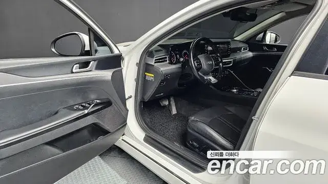 Kia K5 2019 — Şəkil 28/30