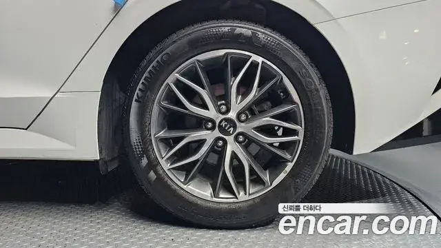 Kia K5 2019 — Şəkil 17/30