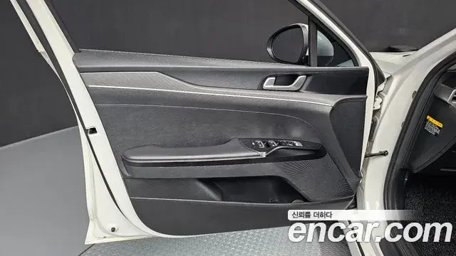 Kia K5 2019 — Şəkil 9/30