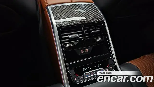 BMW 8 Series 2025 — Фото 17/20