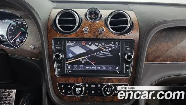 Bentley Bentayga 2018 — Photo 1/20