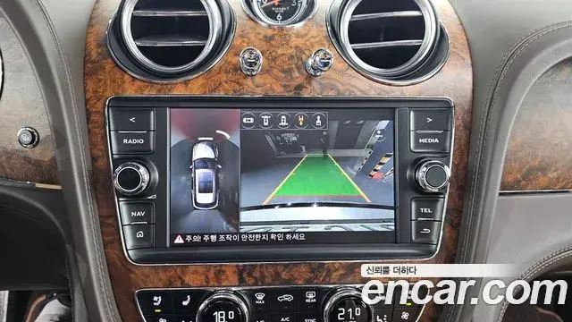Bentley Bentayga 2018 — Photo 10/20