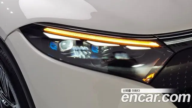 Mercedes-Benz EQS SUV 2025 — Photo 9/38
