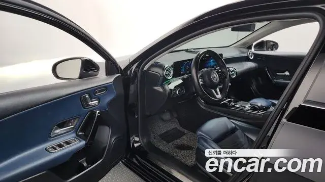 Mercedes-Benz A-Class 2019 — Фото 10/20