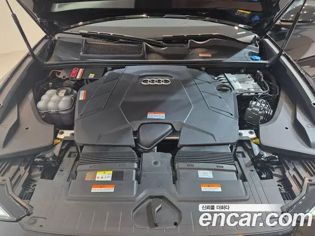 Audi Q7 2023 — Photo 5/20