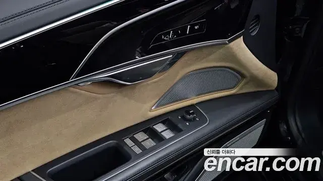 Audi A8 2021 — Фото 15/20